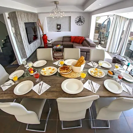 Nela Villa Chayofa