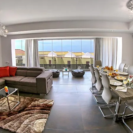 Nela Villa Chayofa