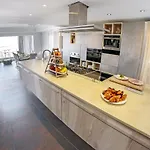 Nela Villa *
